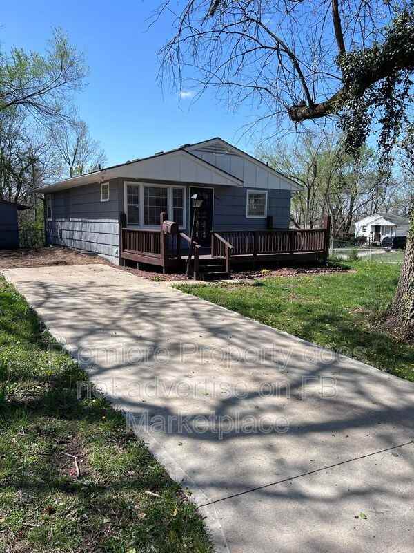 7601 E 48th St - Photo 2 of 15
