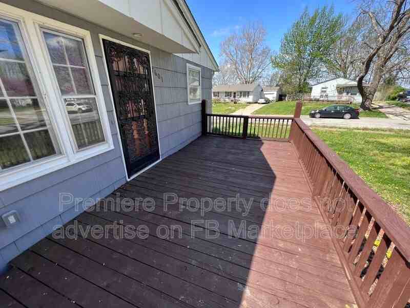 7601 E 48th St - Photo 3 of 15