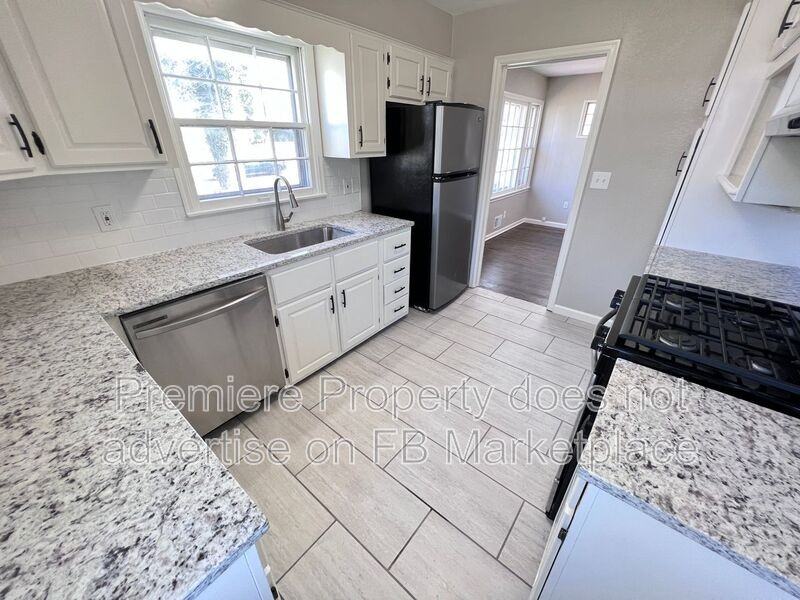 7601 E 48th St - Photo 5 of 15