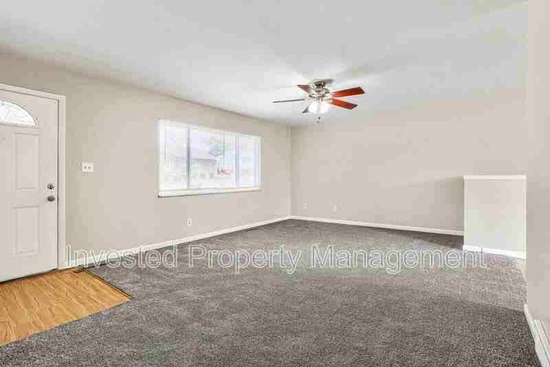 403 Elmwood Dr - Photo 2 of 20