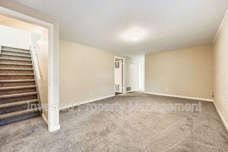 403 Elmwood Dr - Photo 6 of 20
