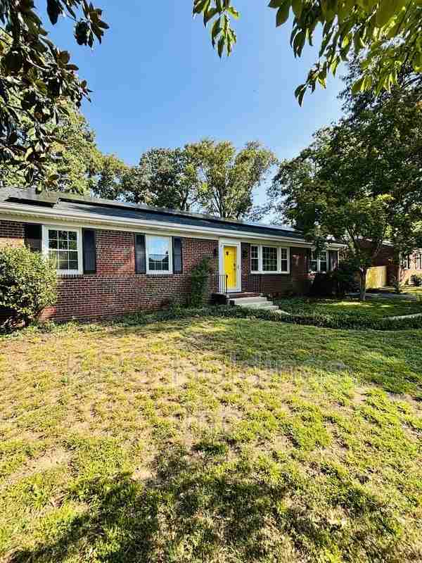 8810 Avalon Dr - Photo 3 of 36