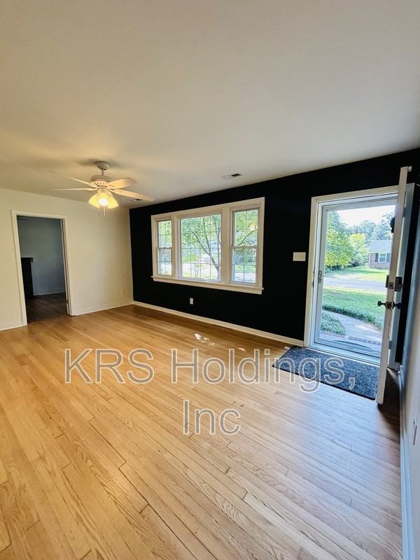 8810 Avalon Dr - Photo 4 of 36