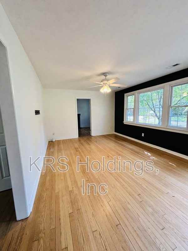 8810 Avalon Dr - Photo 6 of 36