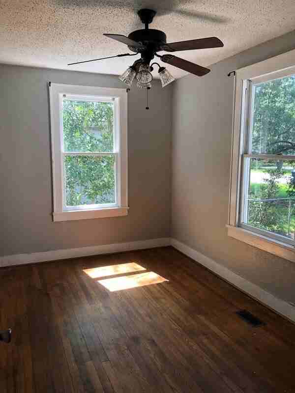 2918 Lexington Ave - Photo 2 of 11