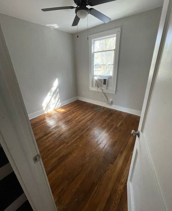 2918 Lexington Ave - Photo 4 of 11