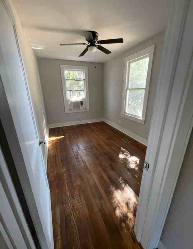 2918 Lexington Ave - Photo 6 of 11