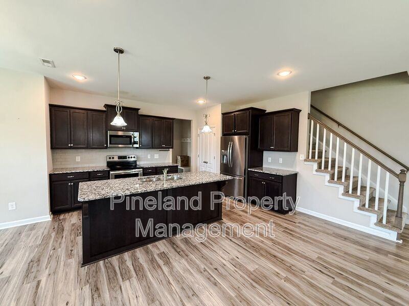 147 Stafford Ave - Photo 4 of 26