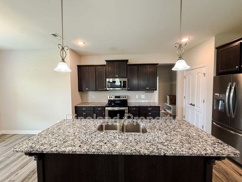 147 Stafford Ave - Photo 6 of 26