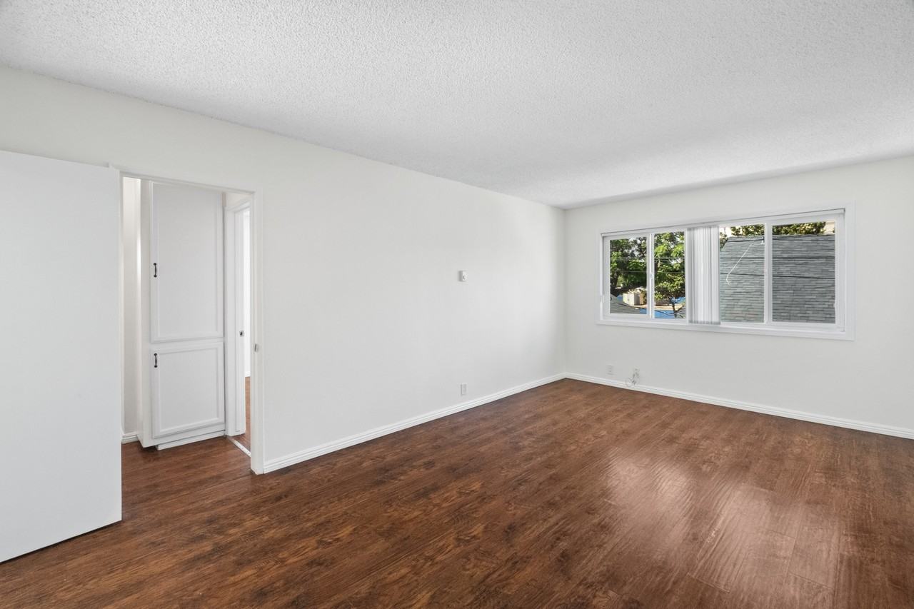 710 East 6th Street - Photo 3 of 21