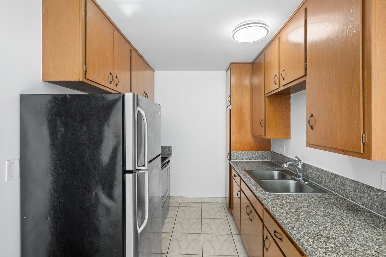 710 East 6th Street - Photo 4 of 21