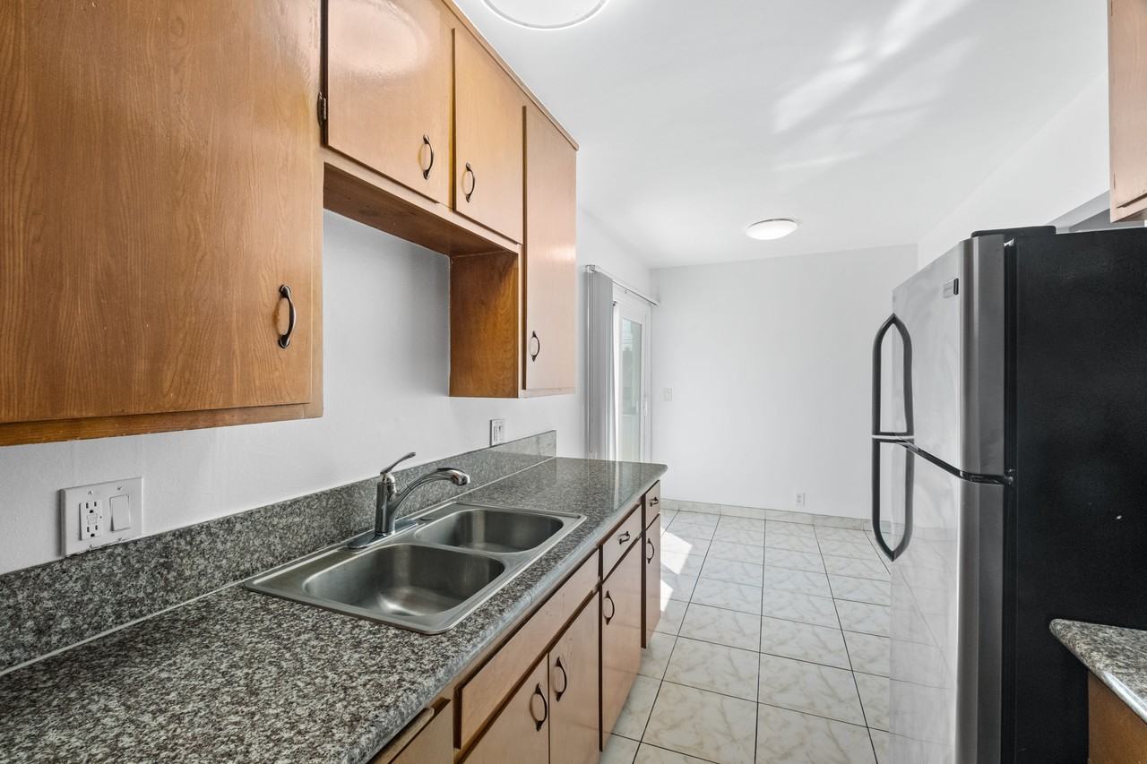 710 East 6th Street - Photo 6 of 21