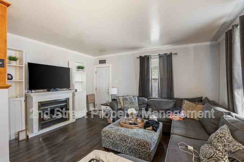 303 Walter Ave - Photo 6 of 20