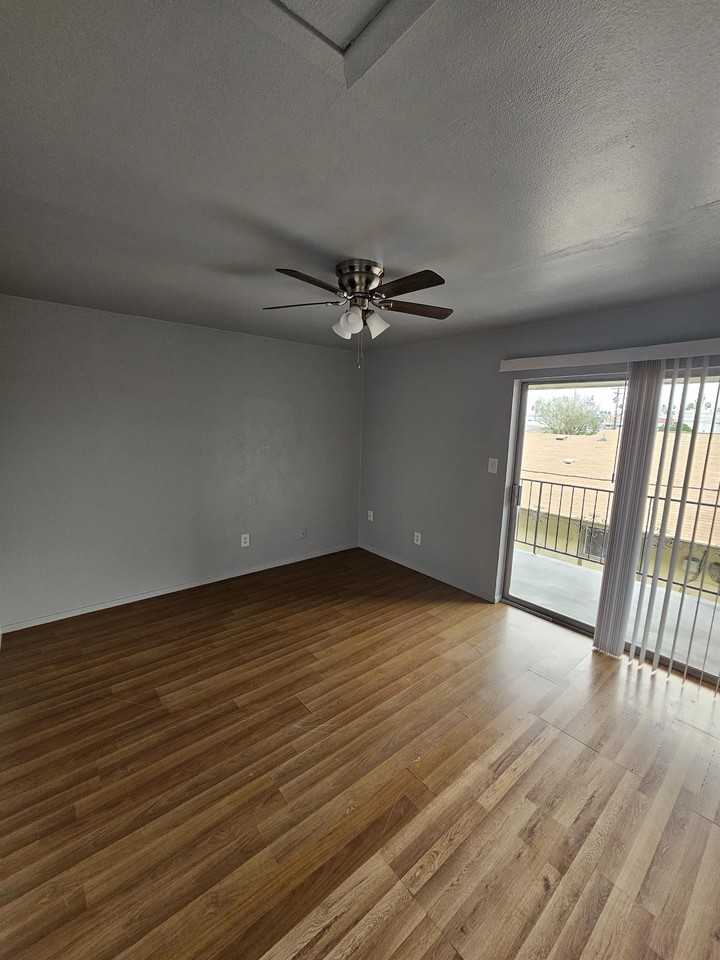 1108 Fern Apts - Photo 4 of 16