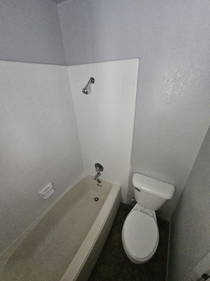 1108 Fern Apts - Photo 7 of 16