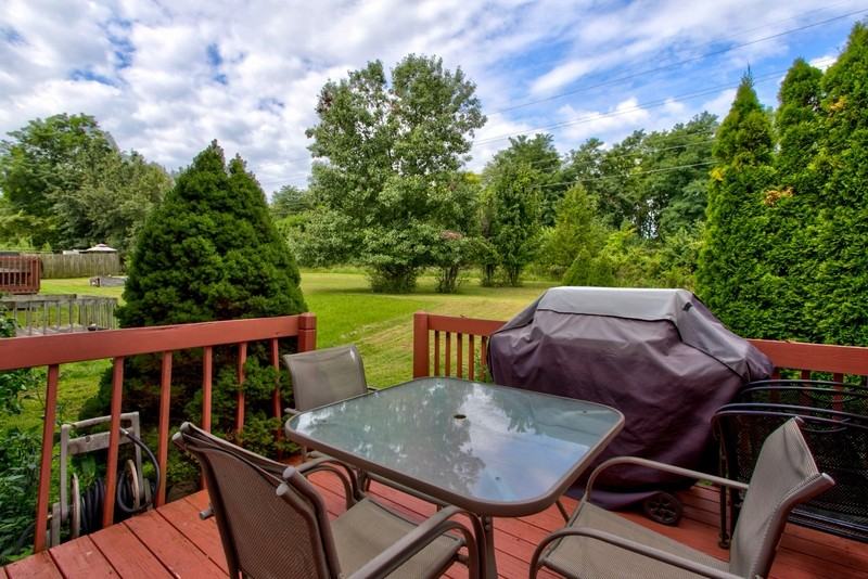 1030 Sterling Pl - Photo 4 of 7
