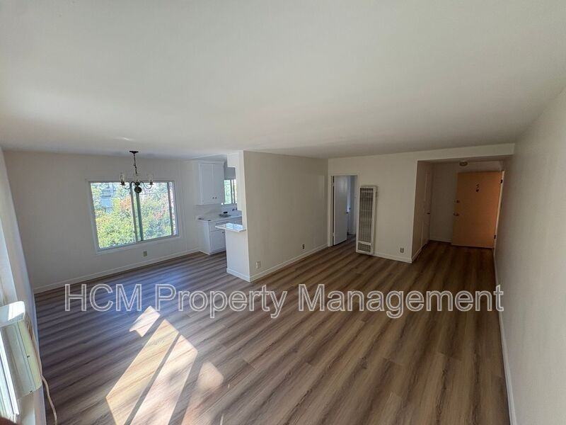 974 Granville Ave #5 - Photo 2 of 8
