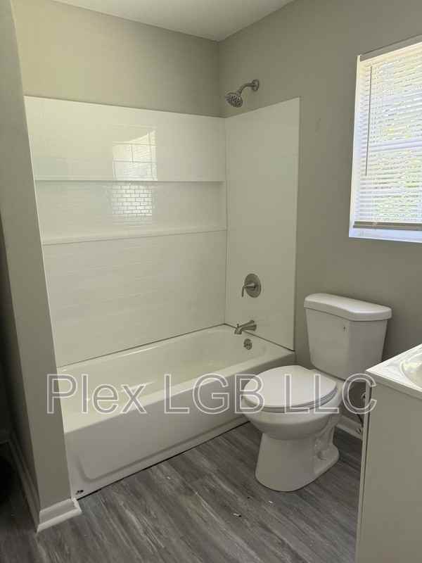 201 Bagley St - Photo 3 of 7