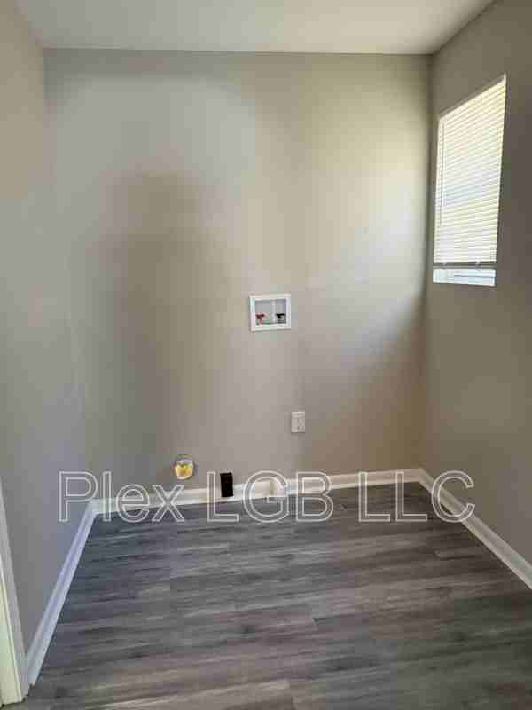 201 Bagley St - Photo 4 of 7