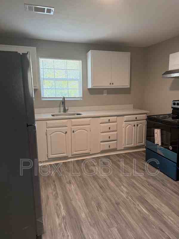 201 Bagley St - Photo 5 of 7