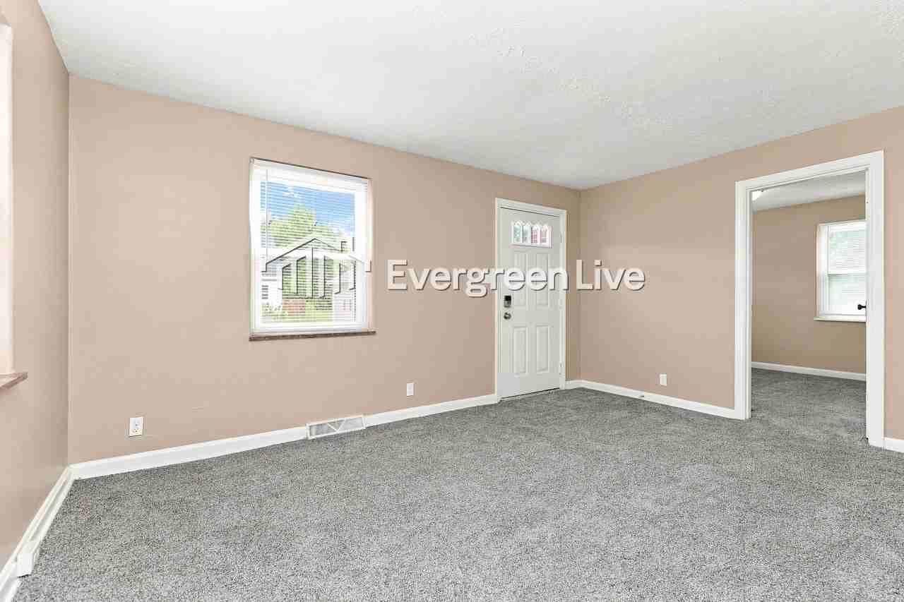 3337 Mcgrew St - Photo 3 of 15