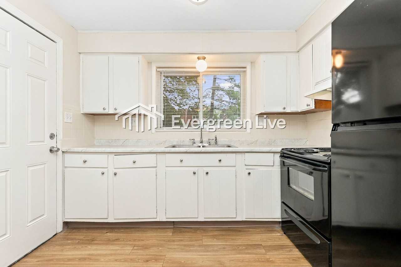 3337 Mcgrew St - Photo 6 of 15