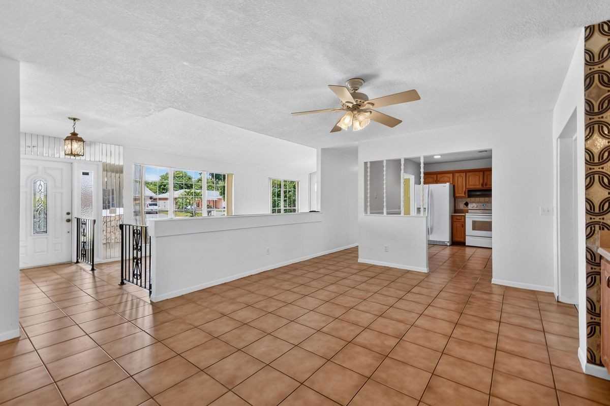 1102 Westchester Dr E - Photo 5 of 14