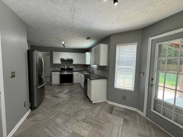 2910 Arden Ridge Dr - Photo 3 of 3