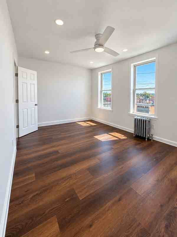 7555 Metropolitan Ave ##3l - Photo 2 of 4