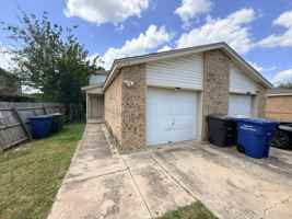 featured image of 11703 Capotillo ##1