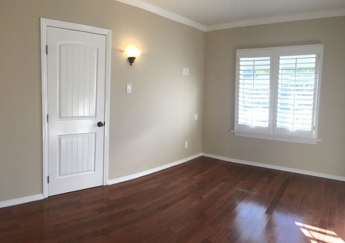 6010 S Harcourt Ave - Photo 2 of 5