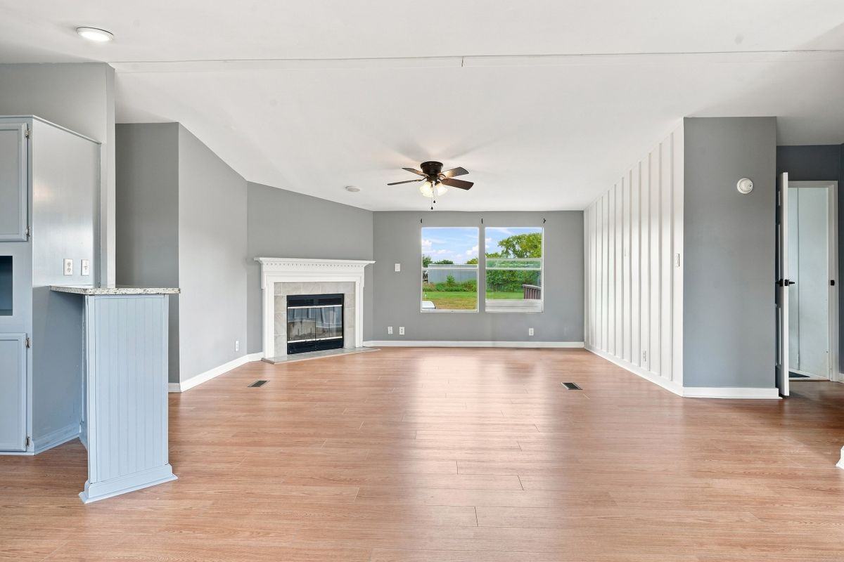 1151 Heidenreich Ln - Photo 2 of 28
