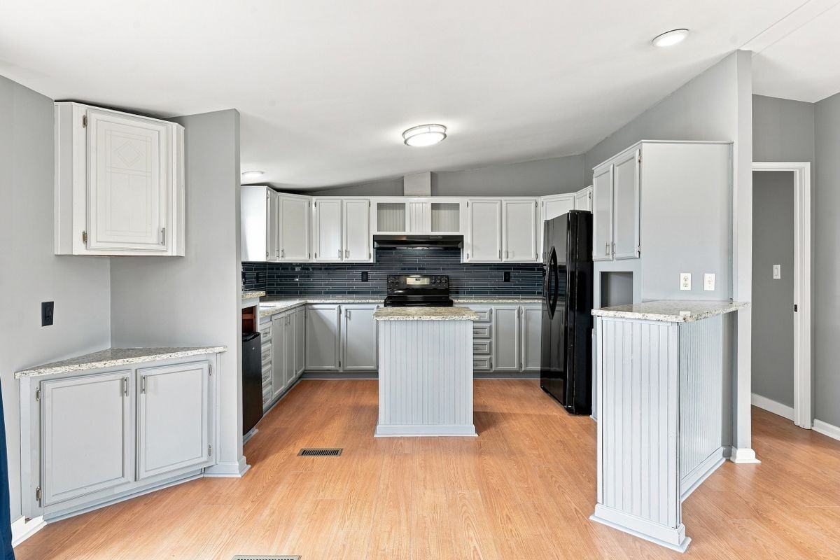 1151 Heidenreich Ln - Photo 3 of 28
