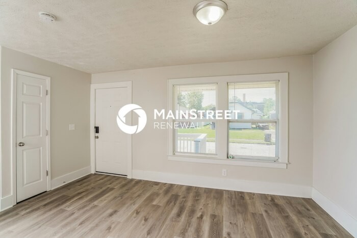 2511 Bolling Ave - Photo 4 of 16