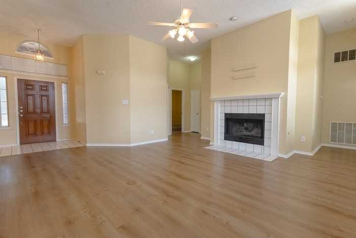 7414 Westhaven Dr - Photo 6 of 25