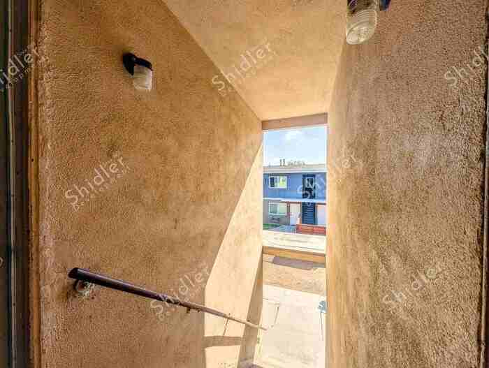 1115 Chestnut St #4 - Photo 3 of 24