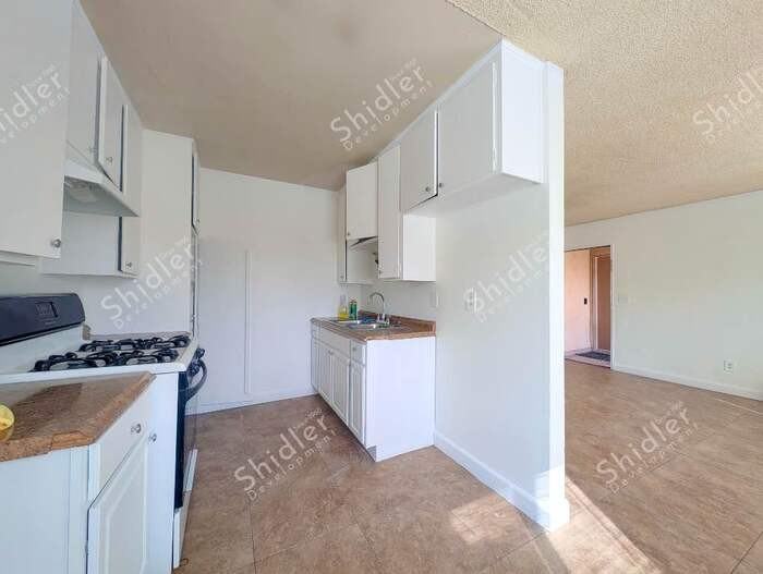 1115 Chestnut St #4 - Photo 5 of 24
