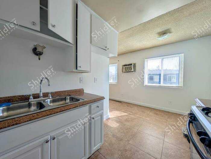 1115 Chestnut St #4 - Photo 6 of 24