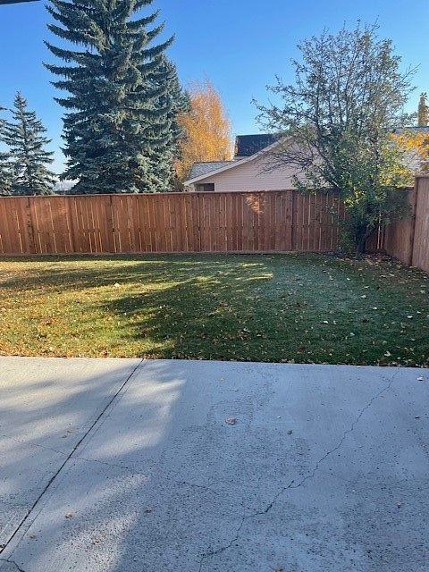648 Strathcona Dr Sw - Photo 2 of 15