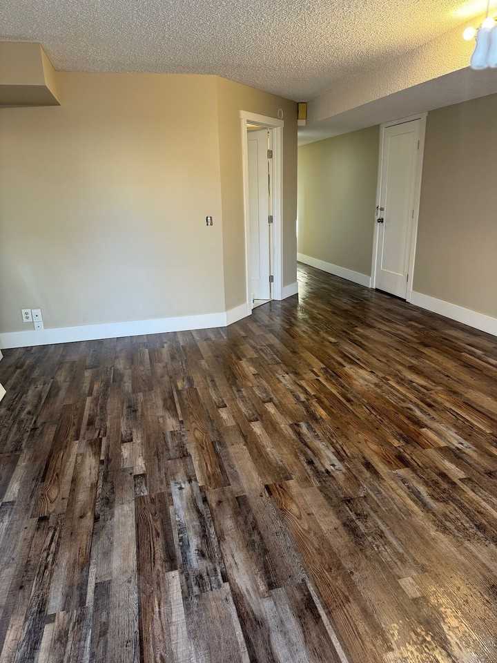 648 Strathcona Dr Sw - Photo 4 of 15