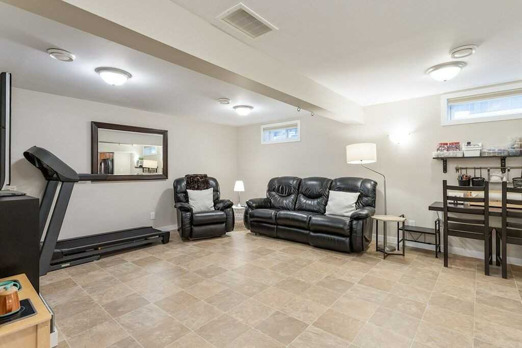 10935 36a Ave Nw - Photo 3 of 13