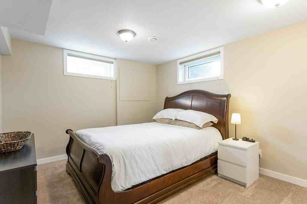 10935 36a Ave Nw - Photo 6 of 13