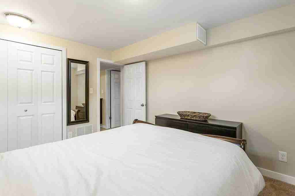 10935 36a Ave Nw - Photo 7 of 13