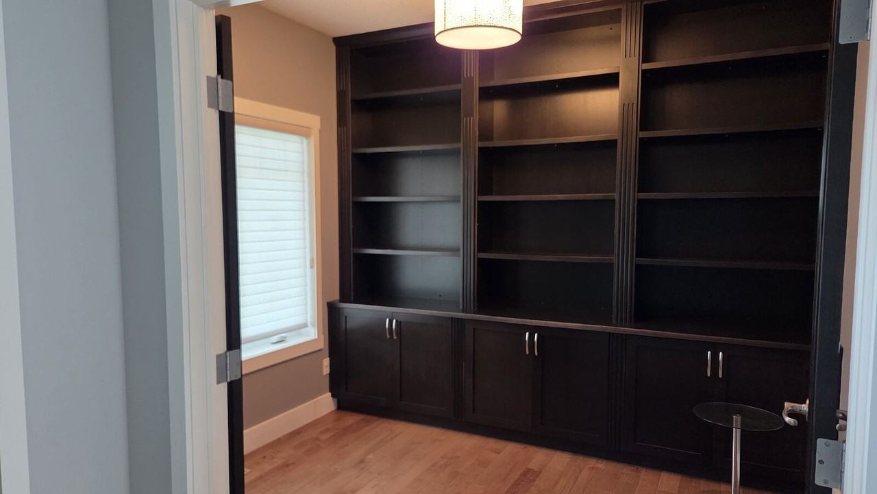 10513 75 Ave Nw - Photo 2 of 11