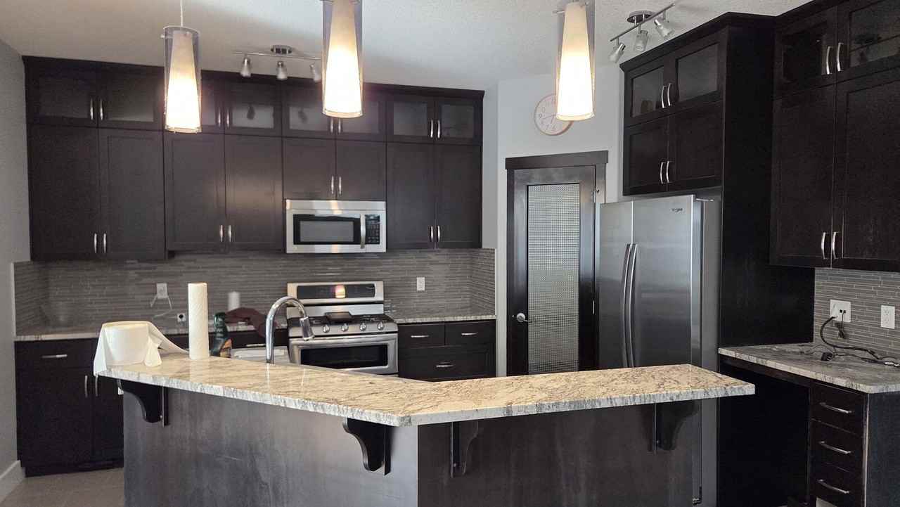 10513 75 Ave Nw - Photo 4 of 11