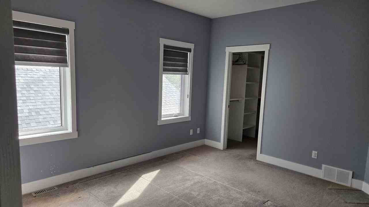 10513 75 Ave Nw - Photo 6 of 11