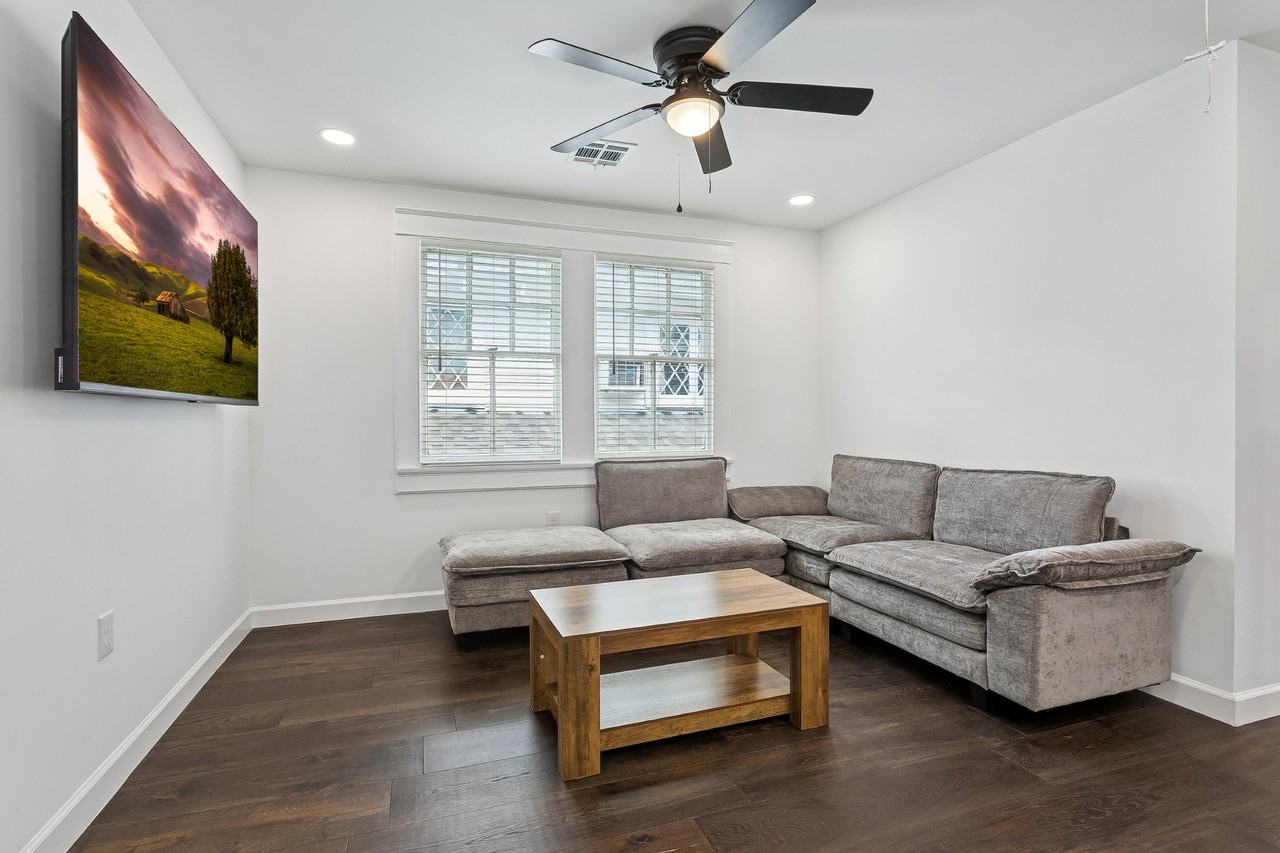 2027 Calhoun St #NA - Photo 4 of 17