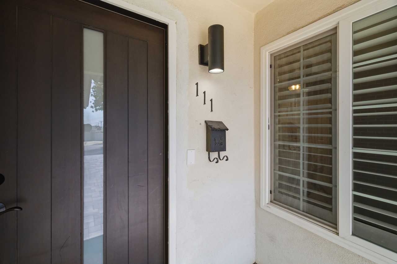 111 E 13th St #A - Photo 3 of 28