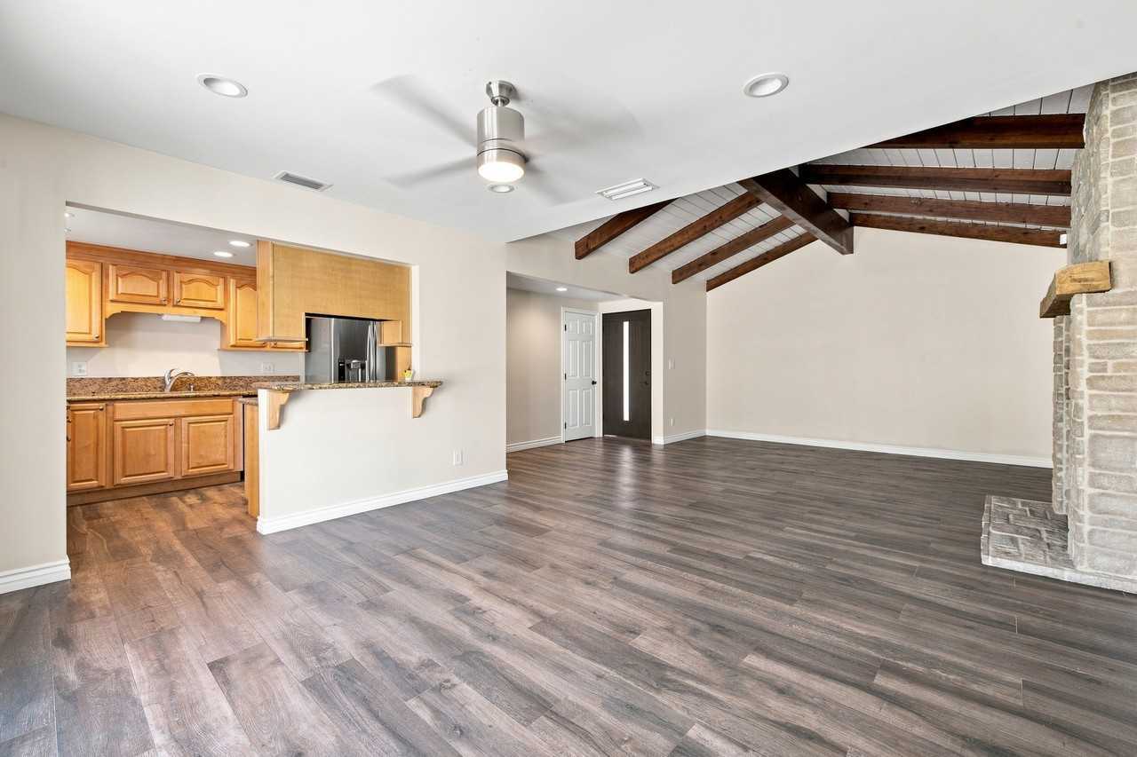 111 E 13th St #A - Photo 7 of 28