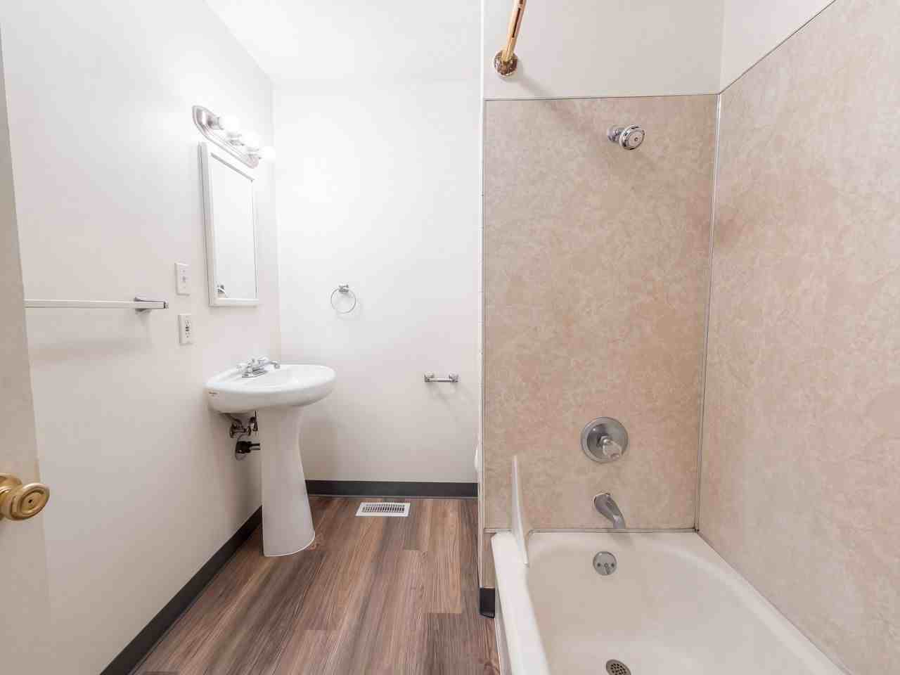 11501 Se Hawthorne St #NA - Photo 7 of 8